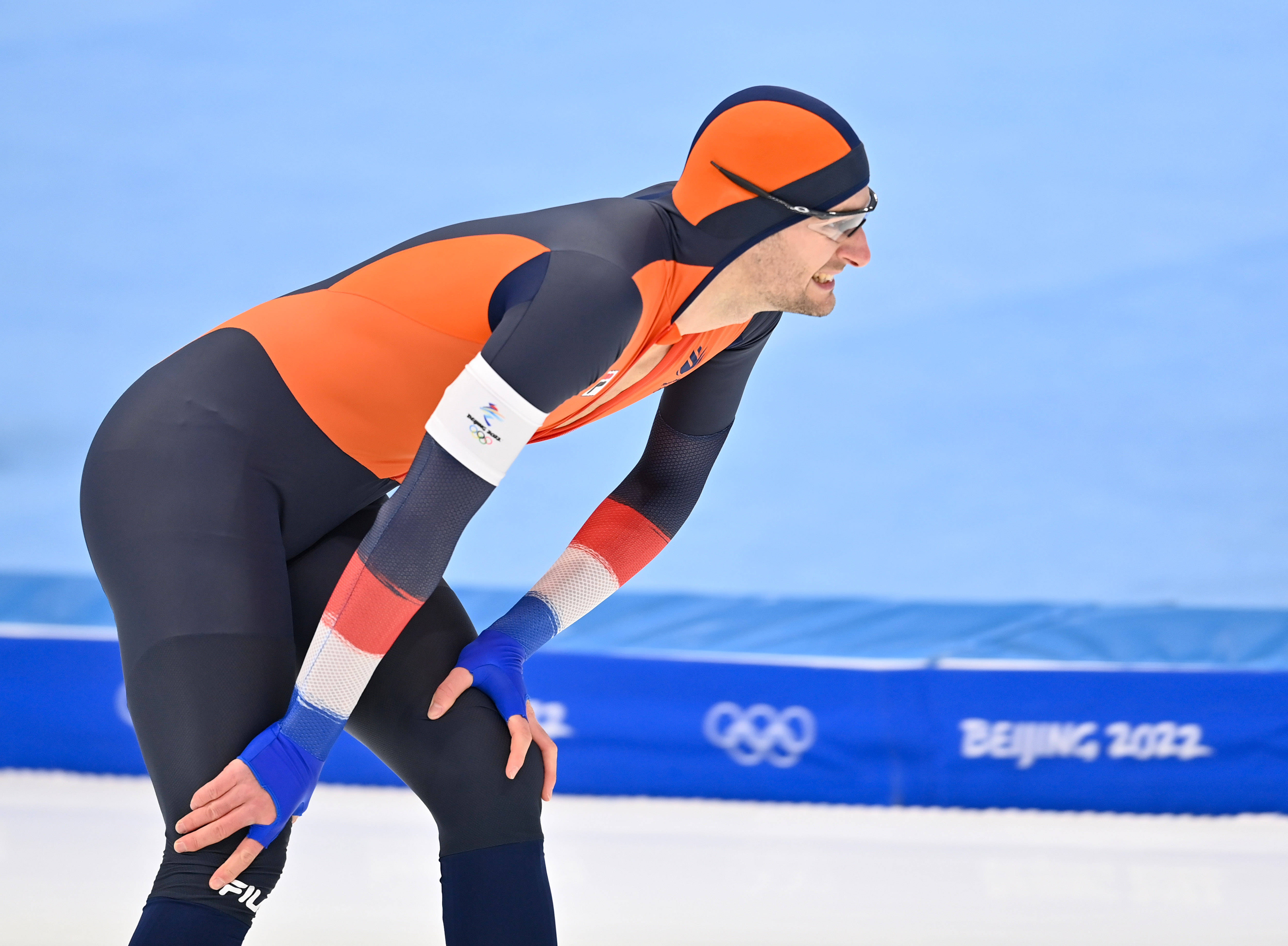 韩国击剑选手与对手鏖战，最终夺得银牌